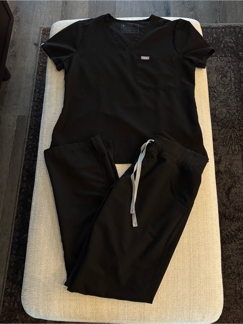 FIGS Scrub Set- Black - Picture 6 of 12